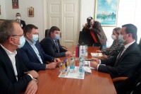 Лучић, Ћурић: Ријешити проблеме српских повратника у општину Равно