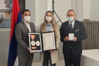 Добој: Уручена одликовања породицама 11 погинулих бораца