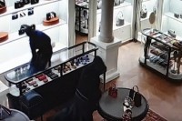 Filmska pljačka u Italiji: Balkanci ukrali robu vrijednu 200.000 evra iz Guči prodavnice VIDEO