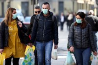 Od danas obavezno nošenje zaštitne maske i na otvorenom