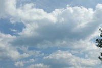 Данас претежно облачно