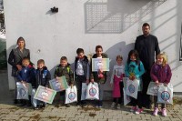Организација "Сви за Космет" подијелила ђачки прибор ученицима јужно од Ибра