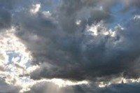 Данас претежно облачно, послије подне слаба киша