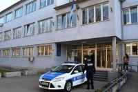 Razbojnici pucali na automobil, žena uspjela da pobjegne