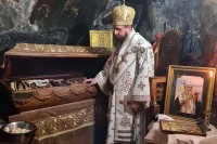 Владика Сергије служио помен митрополиту Амфилохију