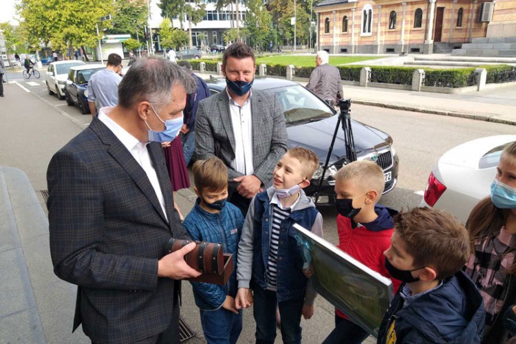 Кључеви града уручени ђацима ОШ ''Иван Горан Ковачић''