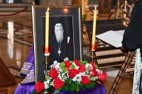 Počelo liturgijsko sabranje oko odra mitropolita Amfilohija