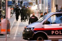 U terorističkom napadu u Beču četvero mrtvih, napadač bio simpatizer Islamske države