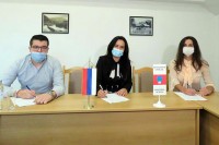 Jезеро: Посао за два приправника