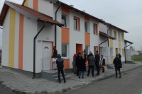 Бијељина: Уручени станови за шест ромских породица