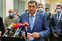 Dodik: Neće biti smanjenja plata, a penzije će biti povećane
