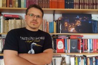 “Privremena savršenstva” Đanrika Karofilja u prevodu Borisa Maksimovića: Svijet kriminala i sudskih vijećnica