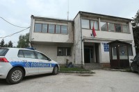 Policija u Palama privela tri osobe zbog sumnje da su organizovali kupovinu glasova