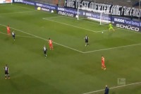 Pogledajte kako je golman postigao “najluđi” autogol sezone VIDEO