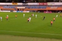 Hrvatski prvoligaš uz pomoć orkanske bure postigao jedan od najbizarnijih golova ikada VIDEO