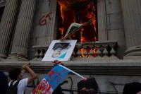 Demonstranti u Gvatemali zapalili dijelove Kongresa