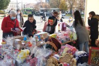 Организован хуманитарни базар за Мињу Матић на градском тргу у Бијељини