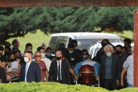 Maradona nakon sukoba i haosa sahranjen u prisustvu rodbine i najbližih prijatelja