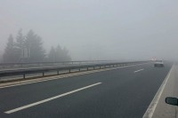 Стање на путевима: Магла, клизави коловози и поледица
