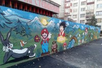 Ликови из цртаћа украсили двориште у улици Степе Степановића у Фочи