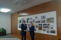 Арлов уручио Петковићу књигу "Хумано срце Српске"