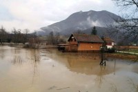 Под водом центар Језера и околна села