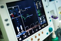 У УКЦ-у на респираторима 44 пацијента, пет више него јуче