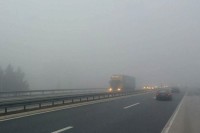 Стање на путевима: Клизава већина коловоза, потребан додатни опрез због одрона