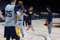 Jokić "opleo" kolo na treningu Denvera VIDEO