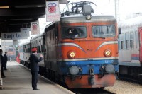 Број превезених путника жељезницом мањи за 79,6 одсто