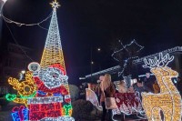Фоча: Санке са свијетлећим ирвасом и разнобојни украси најављују дане даривања