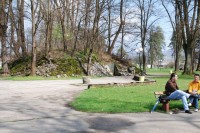 Данас облачно и топло, увече са кишом