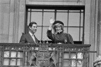 Nešto je vrlo čudno na fotografijama Dajane i Čarlsa: Da li primećujete šta? FOTO