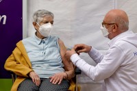 Vakcinacija u cijeloj EU: Prvu vakcinu primili medicinski radnici i stari