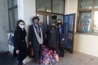Библиотека "Филип Вишњић" из Бијељине уручила новогодишње пакетиће дјеци са посебним потребама