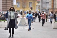 Данас облачно уз кишу и пад температуре, у новогодишњој ноћи престанак падавина и разведравање.