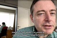 Belgijski političar dao intervju u donjem vešu