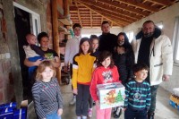 Радован Тешановић уручио помоћ сиромашним породицама из Котор Вароша