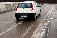 Стање на путевима: Коловози клизави, у вишим предјелима засњежени
