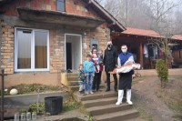 Компанија ''Алумина'' обезбиједила печенице и пакетиће за дјецу за социјално угрожене породице