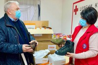 Фабрикa обуће “Бема” донирала Црвеном крсту 150 пари ципела