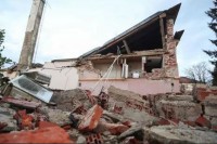 Српчани помажу обнову разрушене куће у Глини