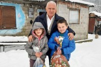 Уручене донације породицама у Костајници и Козарској Дубици