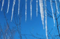 "Molim vas, ne radite ovo": Meteorolog upozorila ljude da se ne upuštaju u nov izazov sa ledenicama