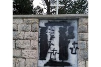 Skrnavljenje spomen-ploče u Čelebiću upozorenje Srbima povratnicima