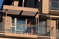 Novak na balkonu zaigrao užičko kolo VIDEO