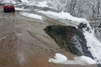 Више клизишта угрозило саобраћај на путу према Шћепан Пољу