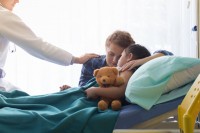 Родитељима дозвољено да остану с дјецом на лијечењу у УКЦ-у Српске