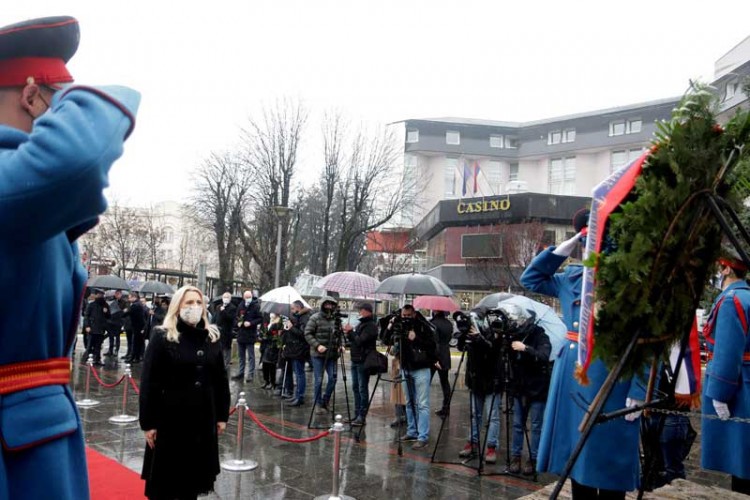 Predsjednik Republike Srpske položila vijence na Spomen-kosturnicu i grobnicu 12 banjalučkih beba