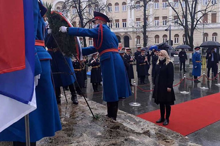 Predsjednik Republike Srpske položila vijence na Spomen-kosturnicu i grobnicu 12 banjalučkih beba